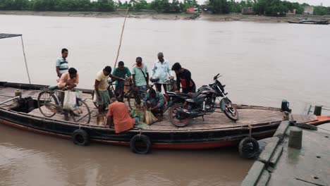 People-are-coming-down-from-the-ferry-near-Sunderban