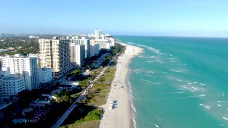 Waterfront-Hotels-And-Condos-Of-The-Famous-Miami-Beach-In-Florida,-United-States