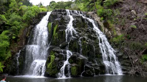 Slow-wide-revealing-shot-of-Owharoa-Falls-near-Karangahake-Gorge-in-the-Coromandel-Peninsula-of-the-North-island-of-New-Zealand