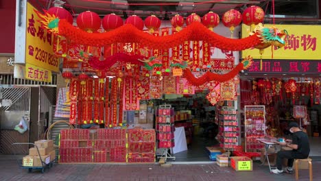 Una-Tienda-Vende-Adornos-Decorativos-Durante-La-Preparación-De-La-Celebración-Del-Año-Nuevo-Chino