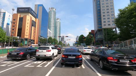 Seoul-downtown-Trafic---cars-stopped-in-traffic-red-light-on-the-crossroad-in-Yeongdong-daero-road,-daytime-sunny-day-in-gangnam-area