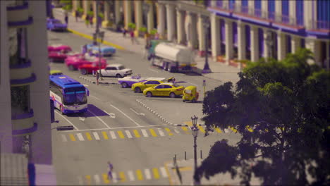Colourful-stop-motion,-miniature-world-of-vintage-cars-stopped-at-traffic-lights-in-the-city-at-rush-hour