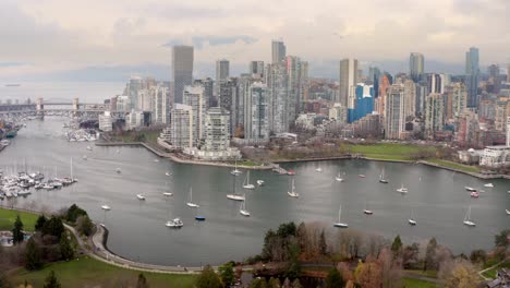 Sailboats-Cruising-At-False-Creek-With-Yaletown-Skyline-At-Downtown-Vancouver-In-BC,-Canada