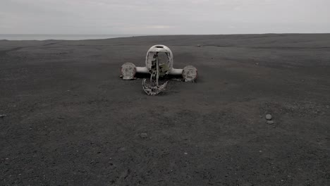 Airplane-DC3-crashed-on-Icelandic-coast