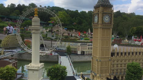 London-Eye-And-Big-Ben-Miniatures-At-Miniland-In-Legoland-Windsor-Resort-In-Berkshire,-UK