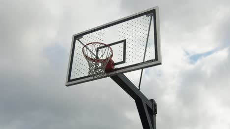 Weitwinkel-Eines-Basketballkorbs