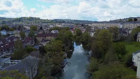Vista-aerial-shot-of-the-city-of-Bath,-UK-and-the-River-Avon