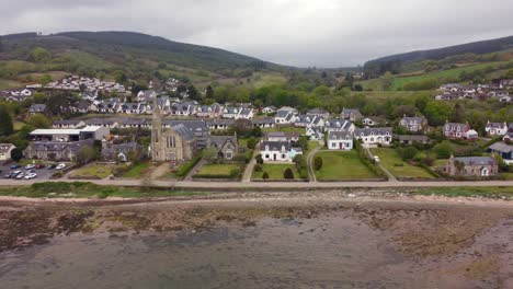 Aerial-view-of-the-Scottish-town-of-Lamlash-on-the-Isle-of-Arran-on-an-overcast-day,-Scotland
