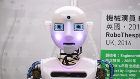 Nahaufnahme-Des-Britischen-„Robothespian“-Roboters-Während-Der-„Robots“-Ausstellung-Im-Hong-Kong-Science-Museum-In-Hongkong