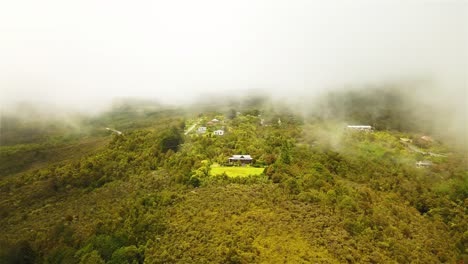 Luftaufnahme-Von-Oben-Auf-Die-Stadt-Millerton-In-Neuseeland-–-Schwenkaufnahme