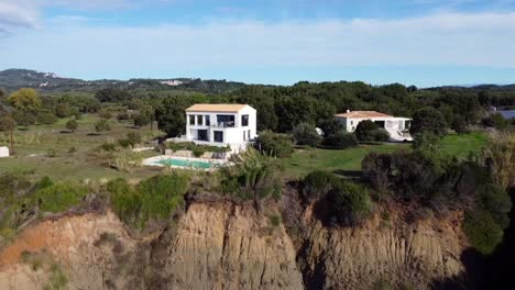 Perfect-aerial-drone-flight-fly-backwards-drone-shot-of-a-lonely-house-on-a-high-cliff-and-canyon