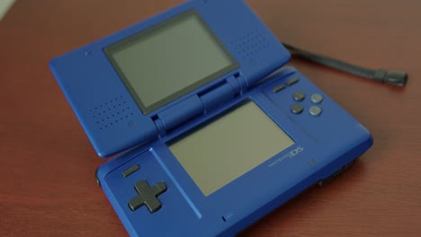 Weitwinkelschwenk-Rechts-Von-Einem-Nintendo-DS