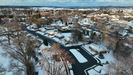 Residential-American-town-in-winter-snow