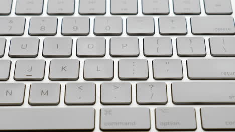 extreme-closeup-apple-magic-keyboard-with-camera-movement
