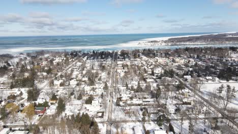 Unutlized-real-estate-lands-at-Niagara-On-The-Lake-Ontario-winters