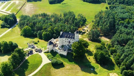 Mittelalterliche-Burg-Bobolice,-Polen.-Luftkonzept