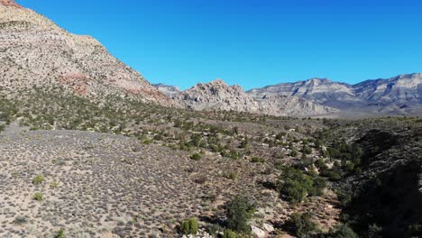 Malerische-Nebenstraße-Im-Luftpanorama-Im-Red-Rock-National-Conservation-Area-In-Der-Nähe-Von-Las-Vegas,-Nevada