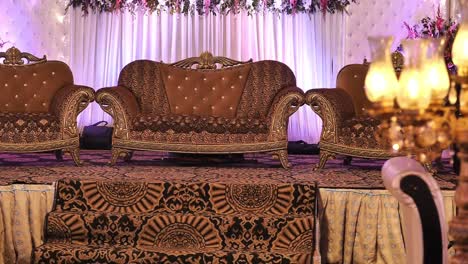 Pakistanische-Hochzeitsdekor-Bühne
