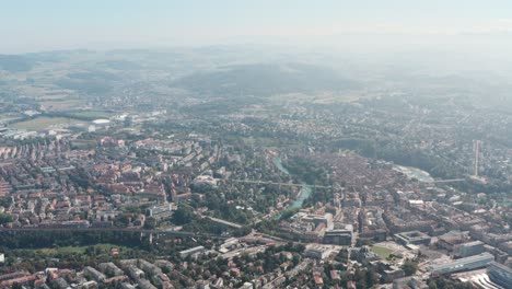 Slider-Drohne-Schoss-über-Die-Historische-Schweizer-Hauptstadt-Bern