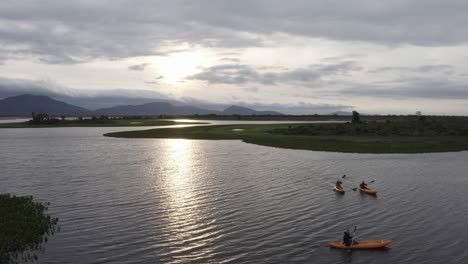 Kayak-En-La-Región-De-Amolar-En-La-Temporada-De-Lluvias-Pantanal