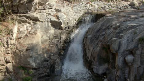 Schnell-Fließender-Wasserfall-Von-Yelapa-In-Tropischen-Waldbergen-In-Jalisco,-Mexiko