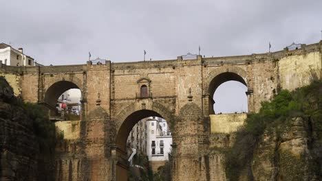 Nahaufnahme-Der-Neuen-Brücke-Und-Der-Tajo-Schlucht,-Ronda,-Andalusien,-Spanien