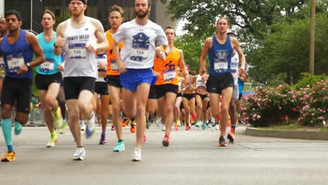 Runners-Compete-in-the-Crescent-City-Classic-10K-New-Orleans