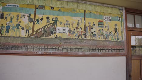 Antiguo-Mural-Del-Pasillo-De-La-Escuela-Primaria-En-La-Prefectura-De-Shiga