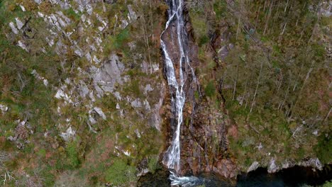 Aerial-backward-moving-shot-over-waterfall-of-the-Sor-River-at-the-viewpoint-of-Aguas-Caídas,-Manón,-Lugo,-Galicia,-Spain-at-daytime