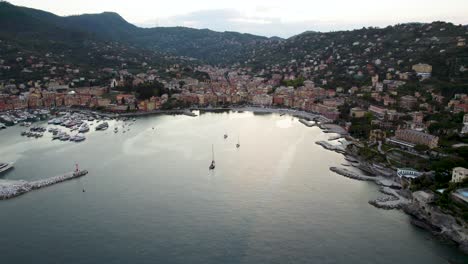 Gorgeous-coastal-town-and-marina-on-Riviera-di-Levante,-Italy