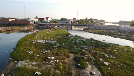 Scene-with-garbage-on-bank-of-polluted-river,-Vietnam