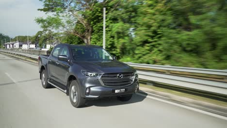 Malasia,-10-De-Abril-De-2022:-Camioneta-Mazda-Bt-50-Conduciendo-Por-Carretera