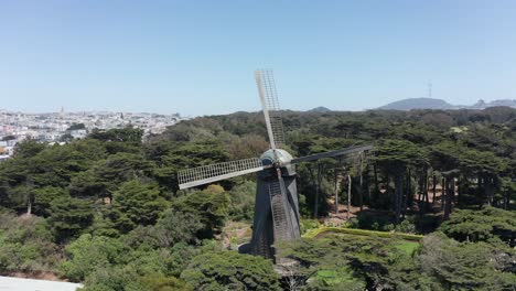 Nahaufnahme-Der-Holländischen-Windmühle-Im-Golden-Gate-Park,-San-Francisco