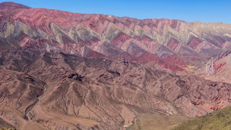 Vierzehn-Farben-Hügel-Oder-Cierro-14-Farben,-In-Humahuaca,-Nördlich-Von-Argentinien