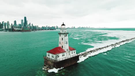 Chicago-Harbor-Lighthouse-in-winter-with-Chicago-skylines-on-background