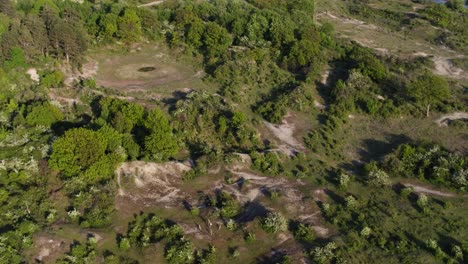 Toma-De-Drones-De-Las-Dunas-Y-La-Naturaleza-Cerca-De-La-Ciudad-De-Oostvoorne-En-Países-Bajos