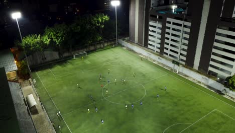 Campo-De-Fútbol-En-La-Noche-Durante-El-Entrenamiento
