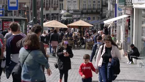 Crowd-of-tourists-near-Sao-Bento,-Porto,-Portugal
