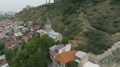 Aerial-dolly-out-shot-of-the-Lower-and-Upper-Betlemi-Churches-in-Tbilisi