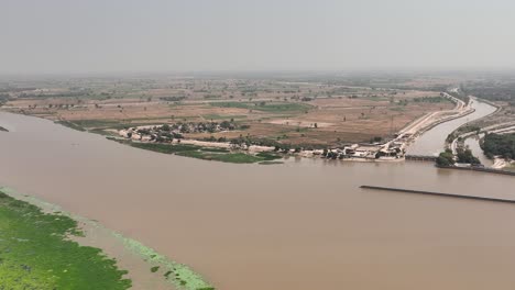 Luftaufnahme-Des-Flusses-Chenab-In-Pakistan