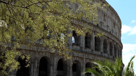 Famous-landmark-of-Rome,-Italy,-Colosseum,-ancient-roman-amphitheater