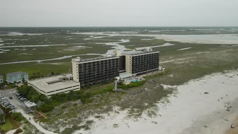 Shell-Island-Beach-Resort-In-Wrightsville,-North-Carolina,-Extrem-Breite-Luftaufnahmen