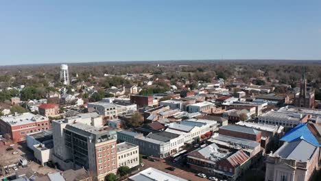 Close-up-panning-shot-of-historic-downtown-Natchez,-Mississippi