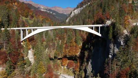Weltdenkmal-Salgninatobelbrücke-Schweiz,-Entworfen-Von-Robert-Maillart