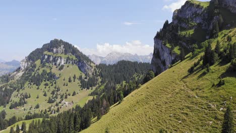 Malerische-Alpenlandschaft-Mit-Den-Gipfeln-Chli-Und-Gross-Aubrig-In-Den-Schweizer-Alpen