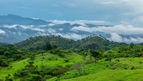 Afternoon-dew-in-a-mountainous-area-in-Chalatenango,-El-Salvador---Timelapse