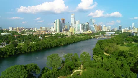 View-of-Austin,-Texas,-with-people-paddle-boarding-on-the-Colorado-River