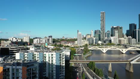 Impressive-drone-shot-of-office-building-in-Milton,-capturing-a-stunning-view-of-the-Brisbane-River-and-cityscape