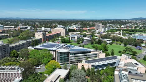 Drone-shot-of-University-of-Queensland-UQ-St-Lucia,-drone-orbiting-UQ's-Great-Court-and-Forgan-Smith-Building