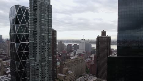 Aerial-view-flying-in-middle-of-high-rise-in-MIdtown,-NYC,-USA---reverse,-drone-shot